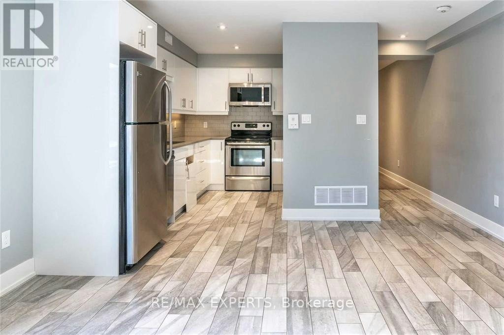 UPPER-2 Hyde Avenue, Toronto, ON, M6M 1J3 - 3