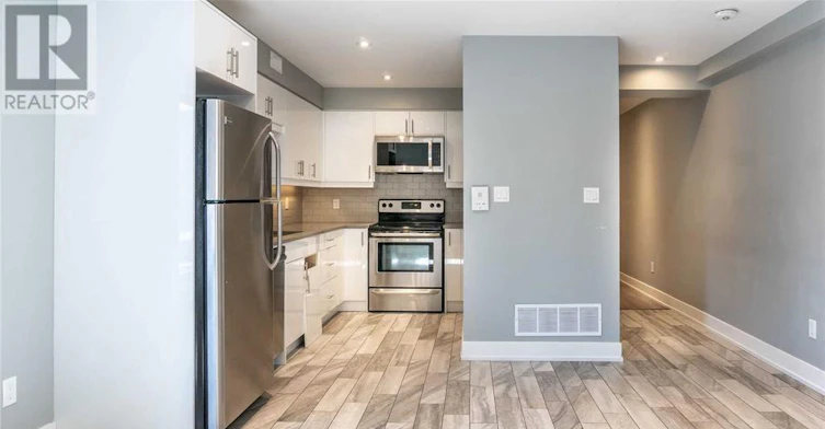 UPPER-2 Hyde Avenue, Toronto, ON, M6M 1J3 - 3
