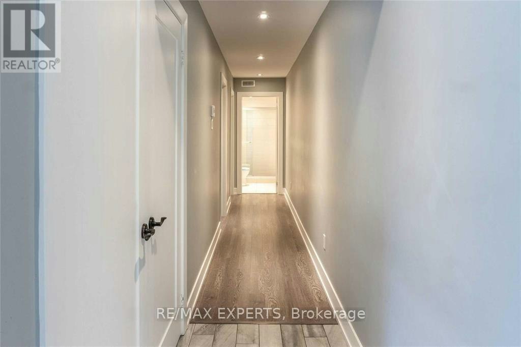 UPPER-2 Hyde Avenue, Toronto, ON, M6M 1J3 - 6