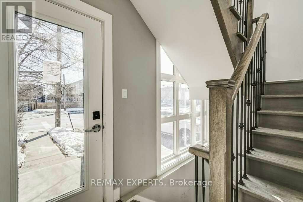 UPPER-2 Hyde Avenue, Toronto, ON, M6M 1J3 - 2