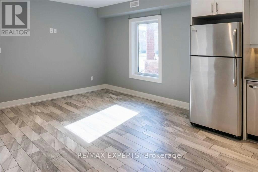 UPPER-2 Hyde Avenue, Toronto, ON, M6M 1J3 - 4
