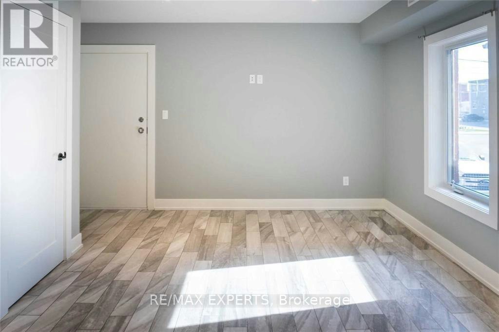 UPPER-2 Hyde Avenue, Toronto, ON, M6M 1J3 - 5