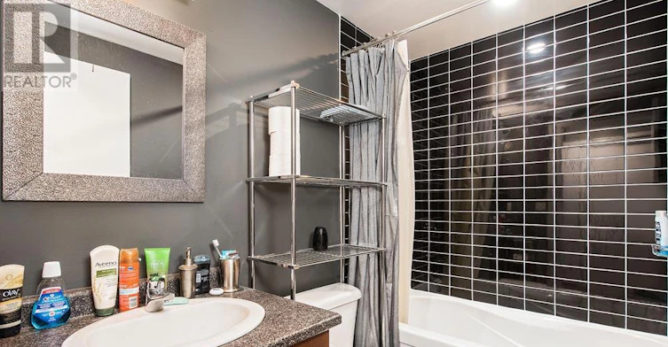 L04-201 Carlaw Avenue, Toronto, ON, M4M 2S3 - 13