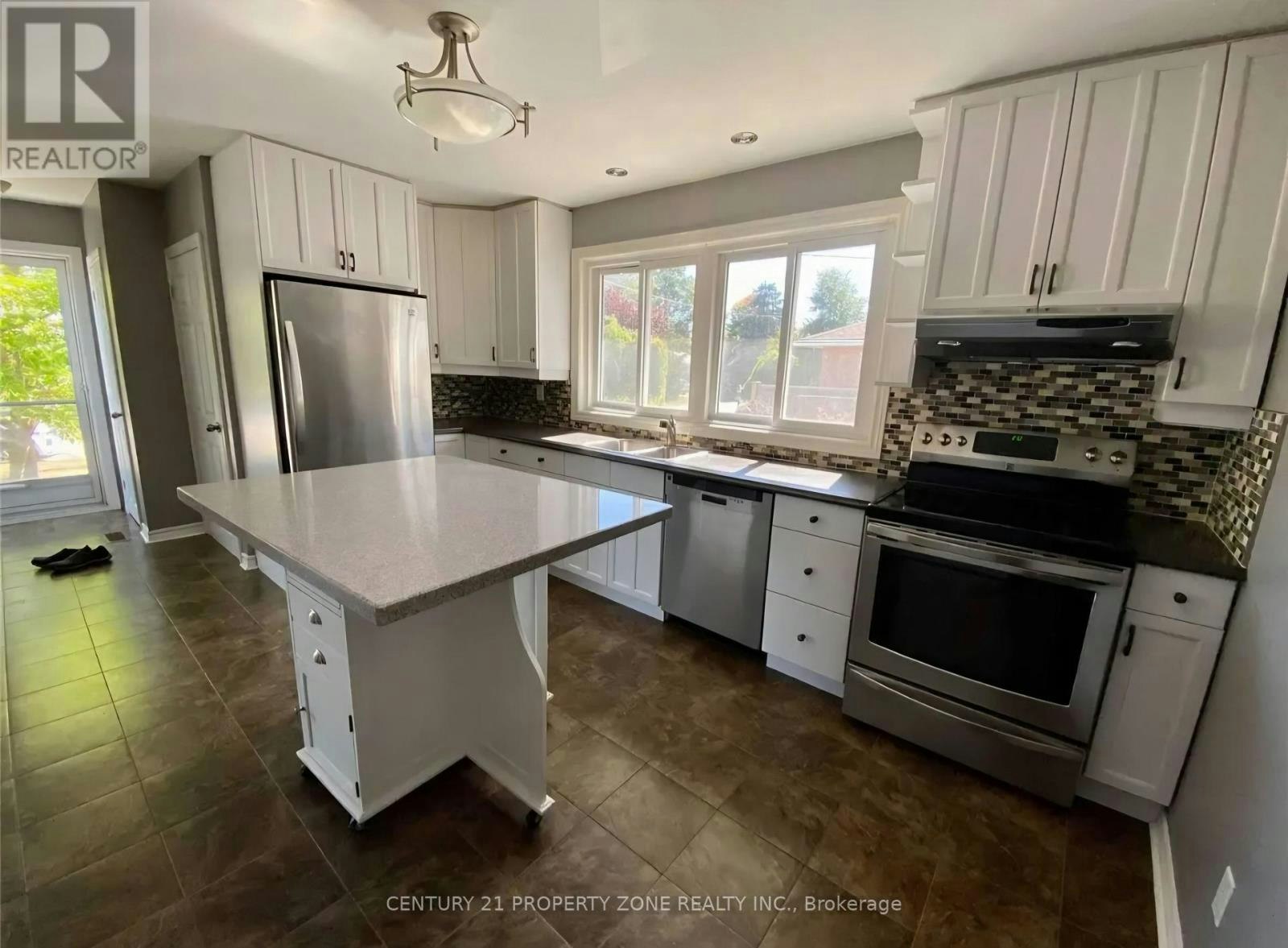 5439 Cornwall Crescent, Burlington, ON, L7L 3K2 - 4