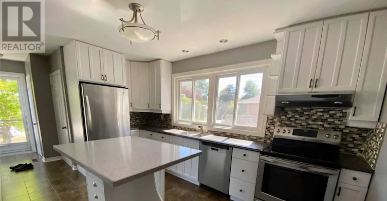 5439 Cornwall Crescent, Burlington, ON, L7L 3K2 - 4