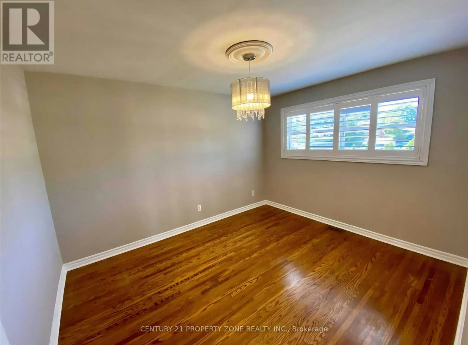 5439 Cornwall Crescent, Burlington, ON, L7L 3K2 - 7