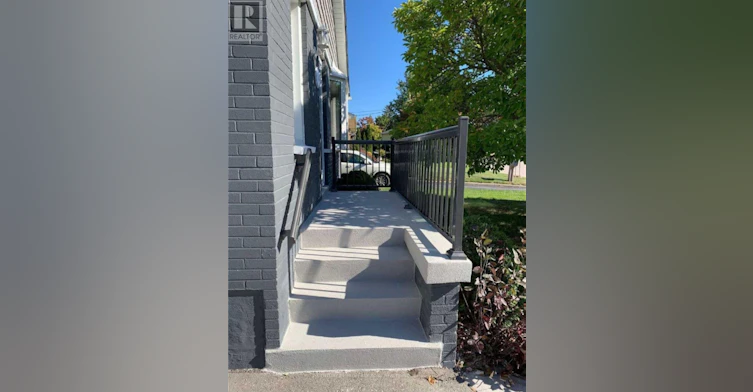 5439 Cornwall Crescent, Burlington, ON, L7L 3K2 - 2