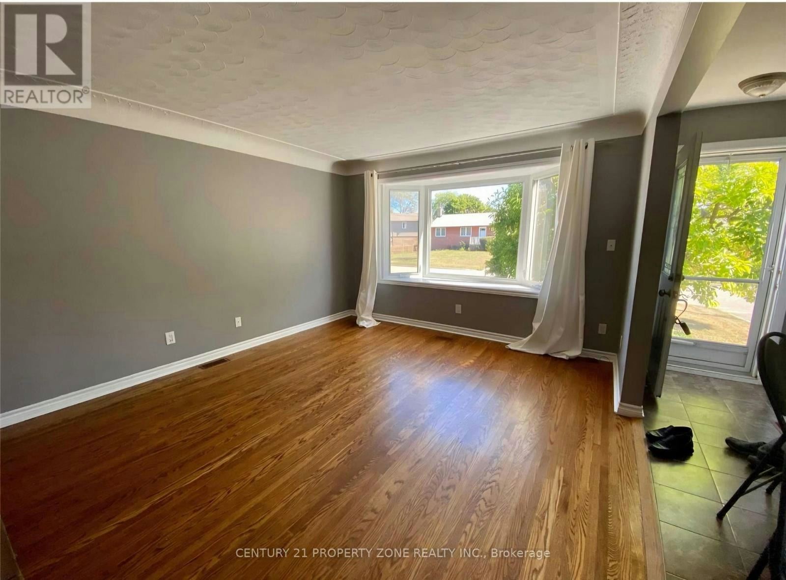 5439 Cornwall Crescent, Burlington, ON, L7L 3K2 - 3