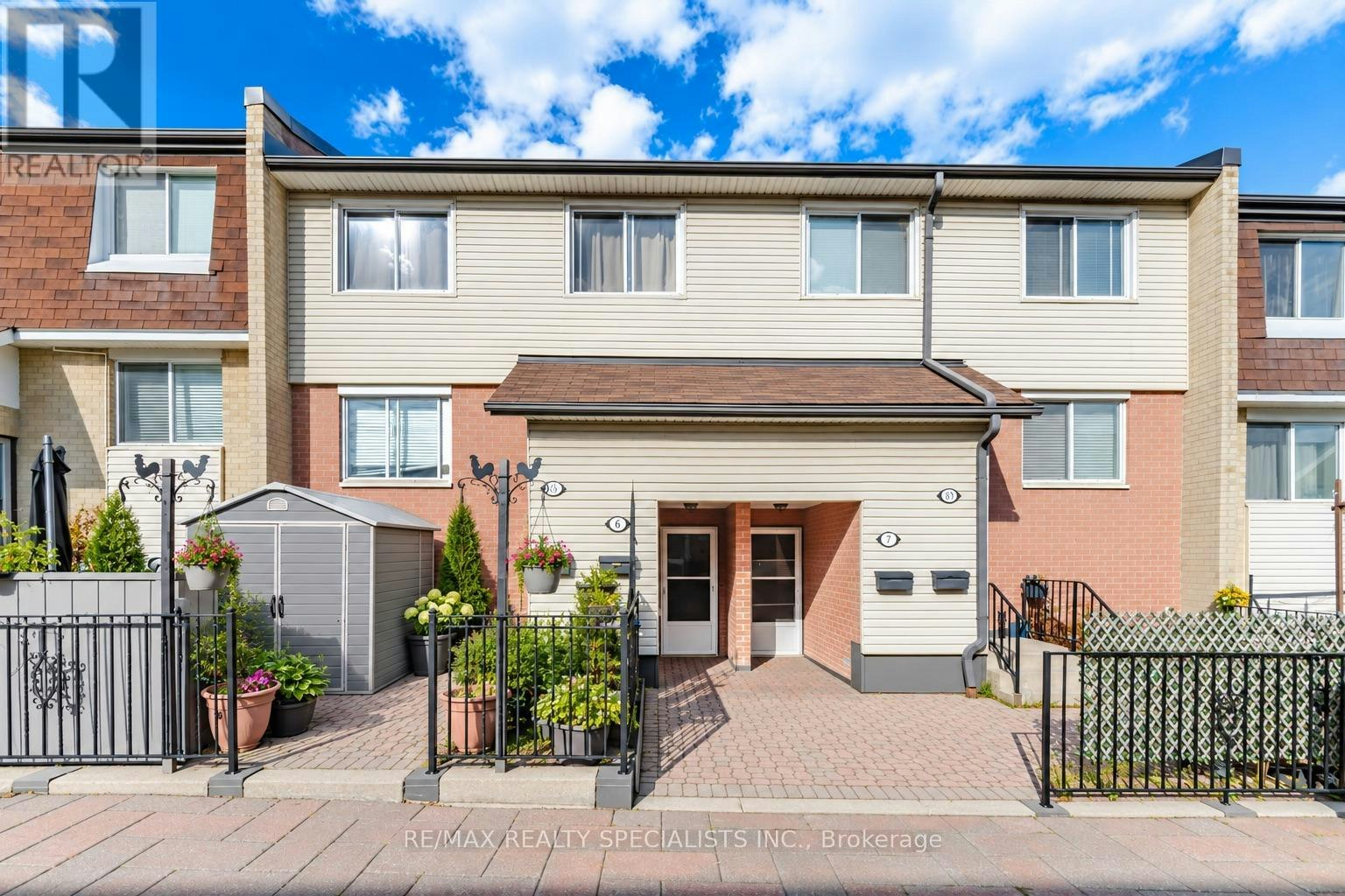 6-2170 Bromsgrove Road, Mississauga, ON, L5J 4J2