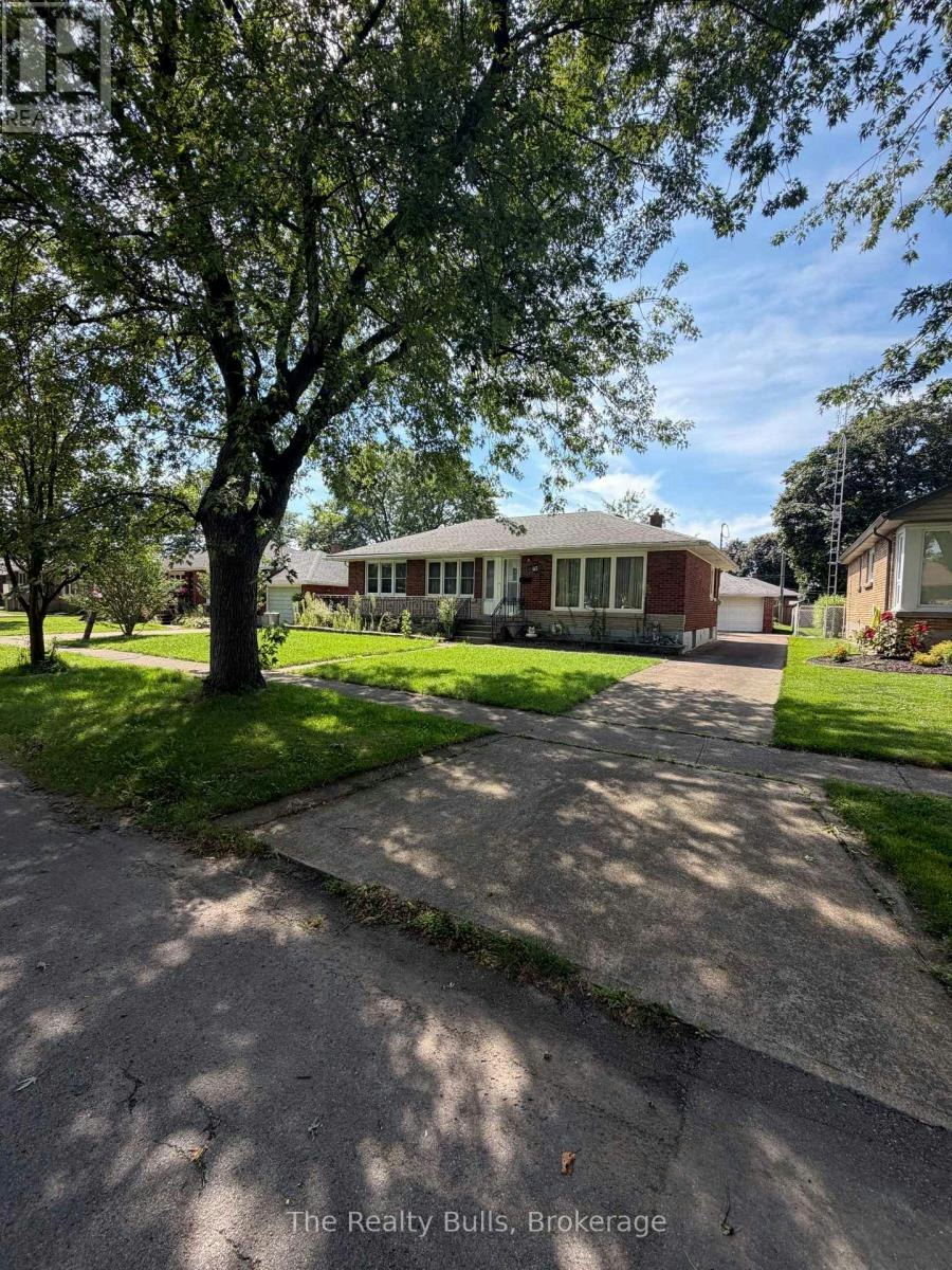 43 Barron Street, Welland, ON, L3C 2K4