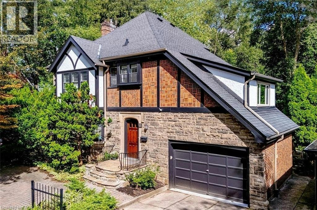 18 Forsyth Avenue N, Hamilton, ON, L8S 4E1