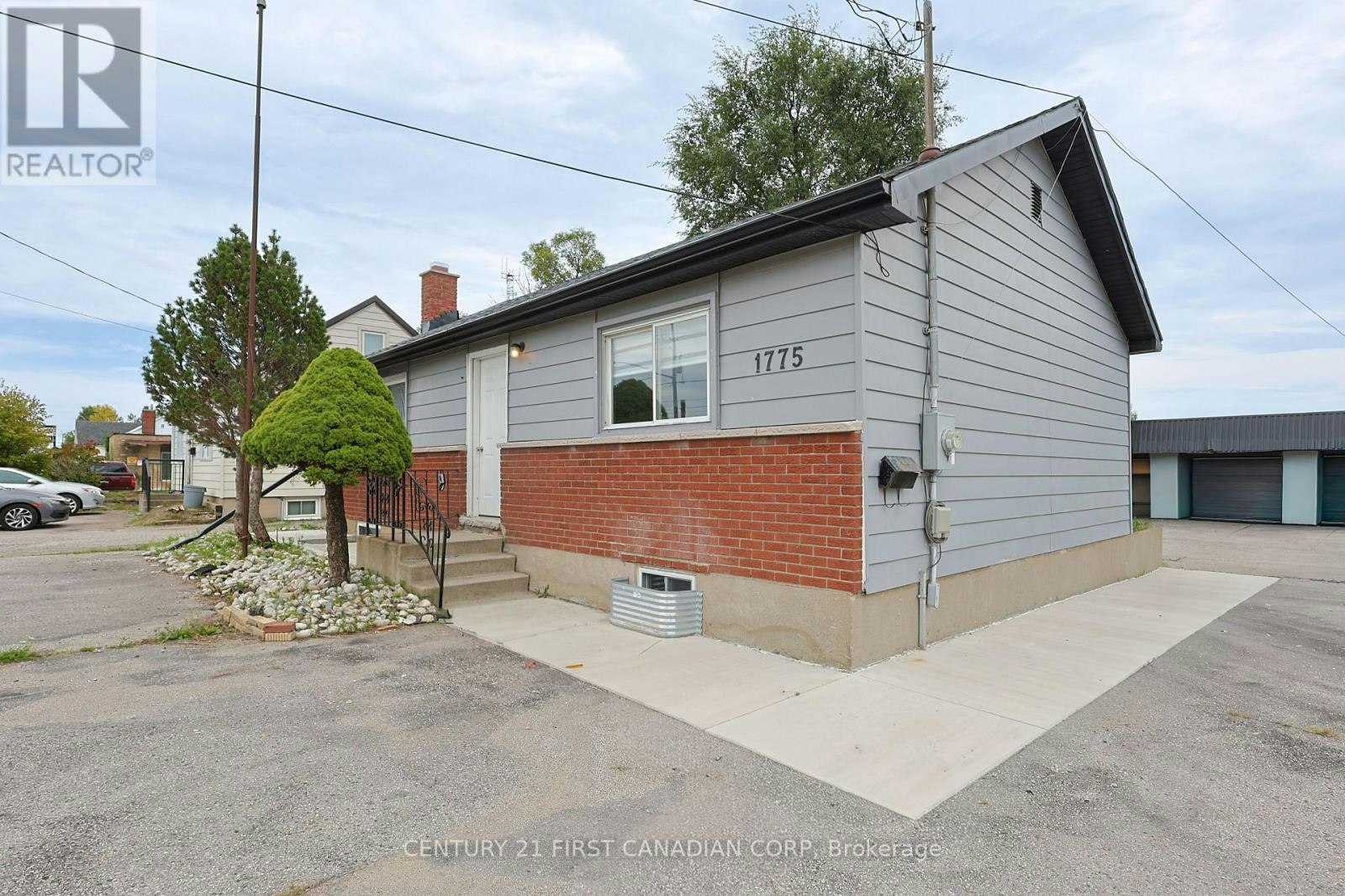 UPPER UNIT-1775 Oxford Street E, London, ON, N5V 2Z6 - 2