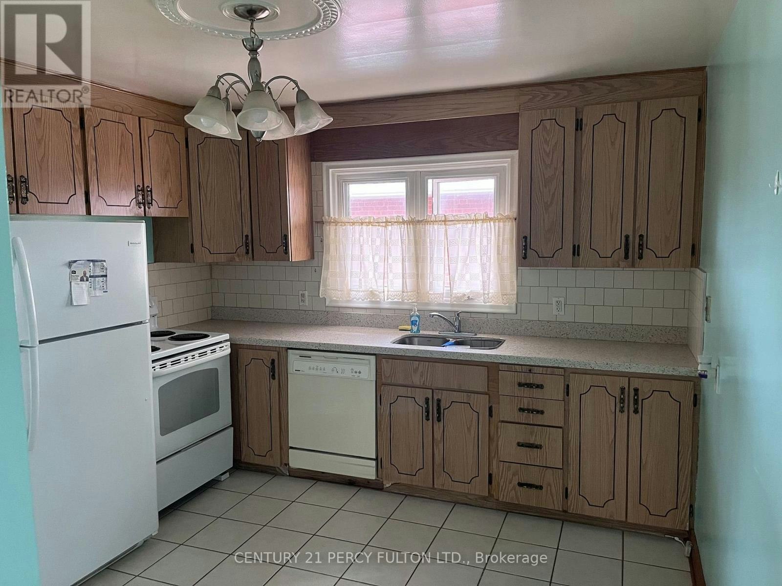 MAIN-41 Pachino Boulevard, Toronto, ON, M1R 4J6 3