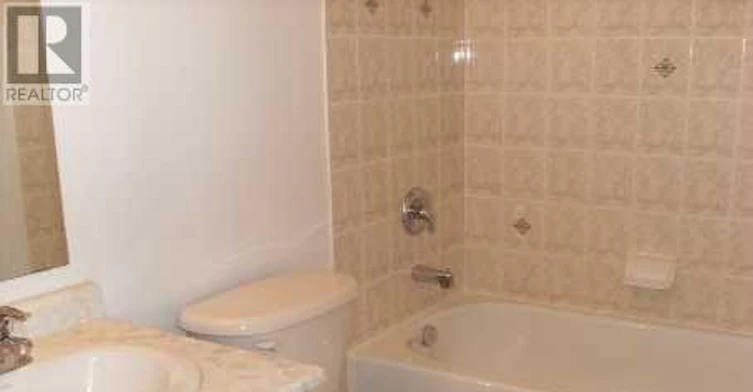 COUCH HOUSE-29 Woodway Lane, Markham, ON, L6B 0N4 - 2