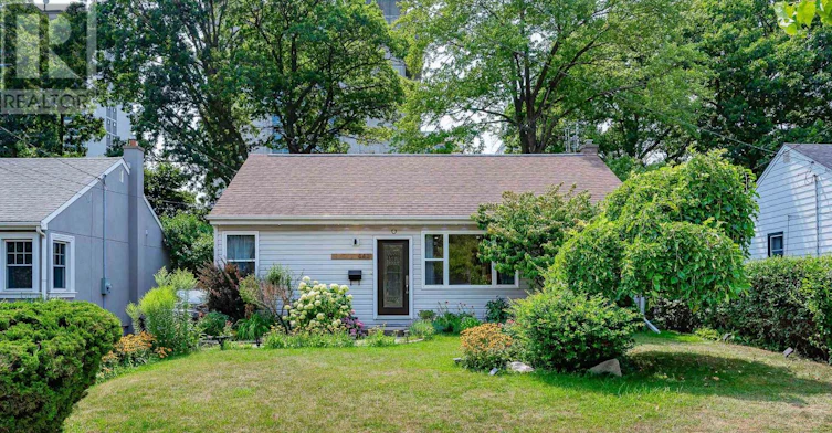442 Queen Mary Drive, Oakville, ON, L6K 3M1