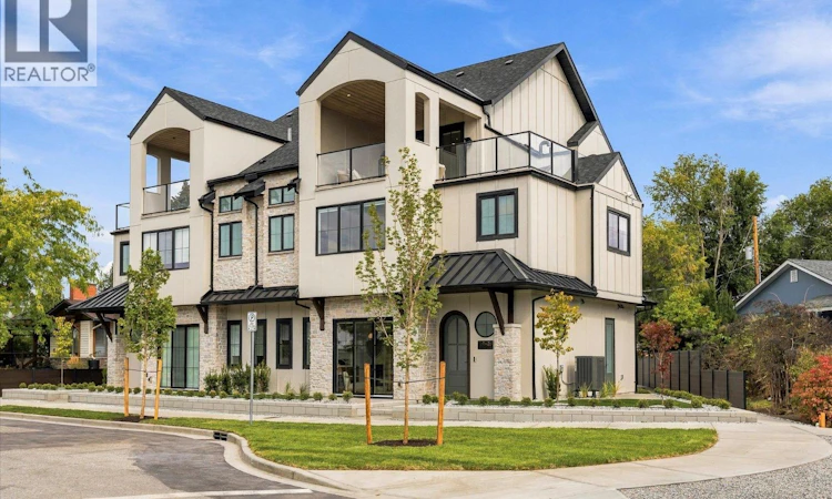 4-2435 Taylor Crescent