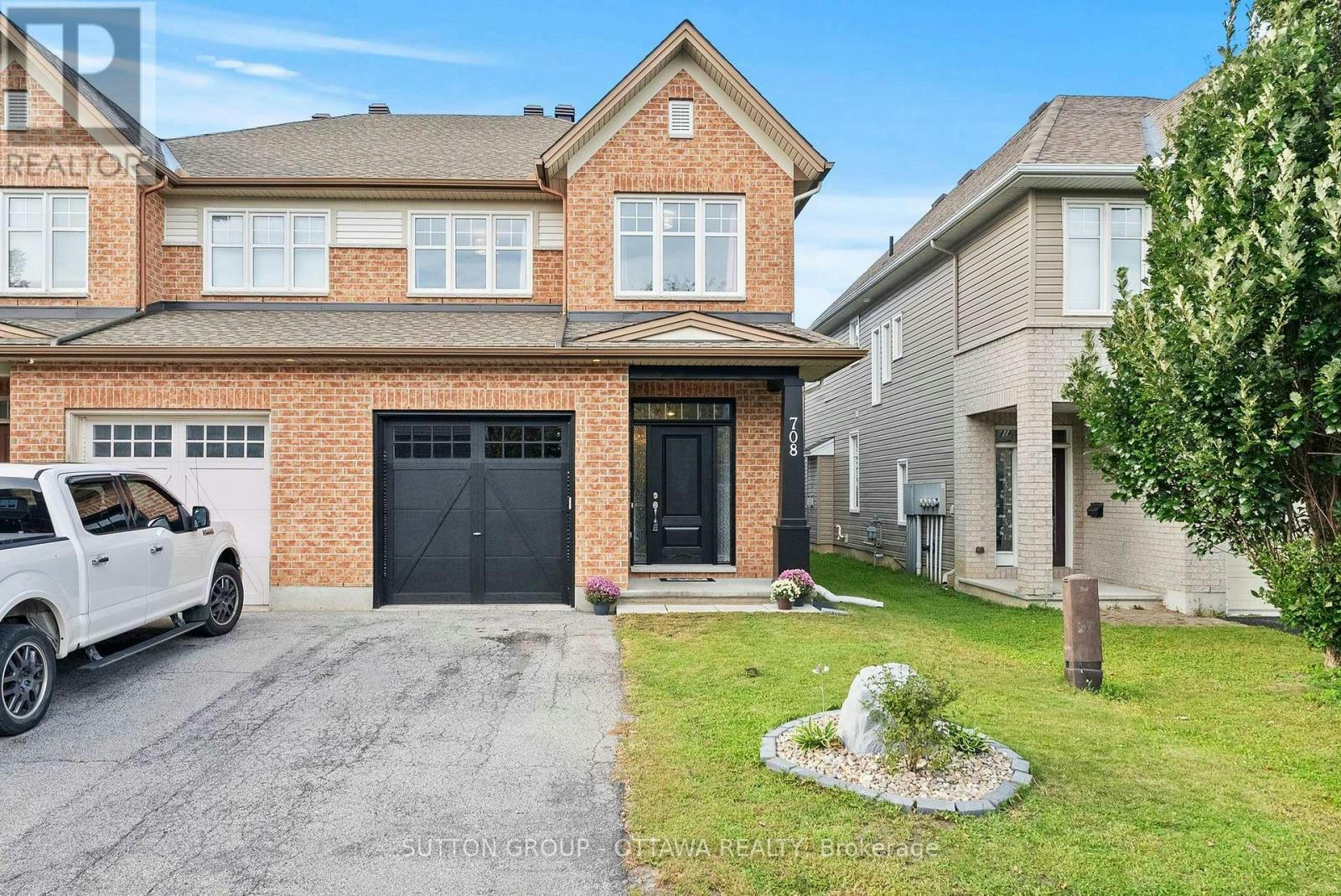 708 Hazelnut Crescent, Ottawa, ON, K1T 0K1