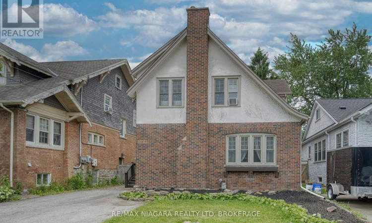 4864 Simcoe Street