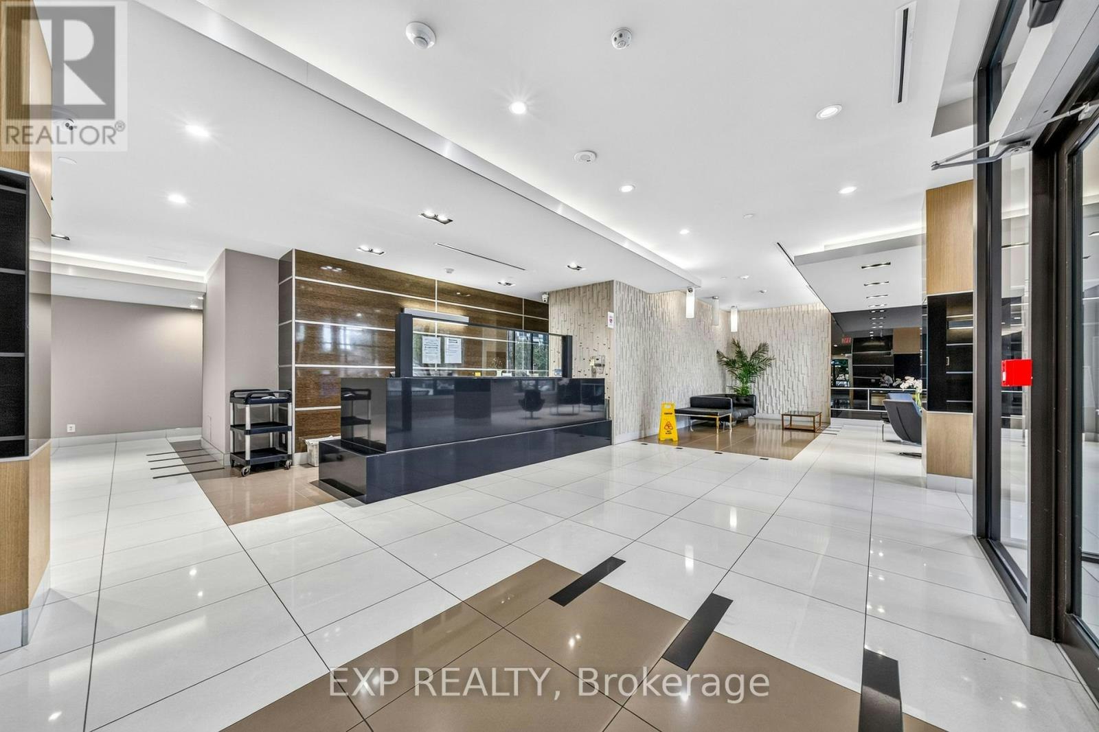 612-1 De Boers Drive, Toronto, ON, M3J 0G6 - 8