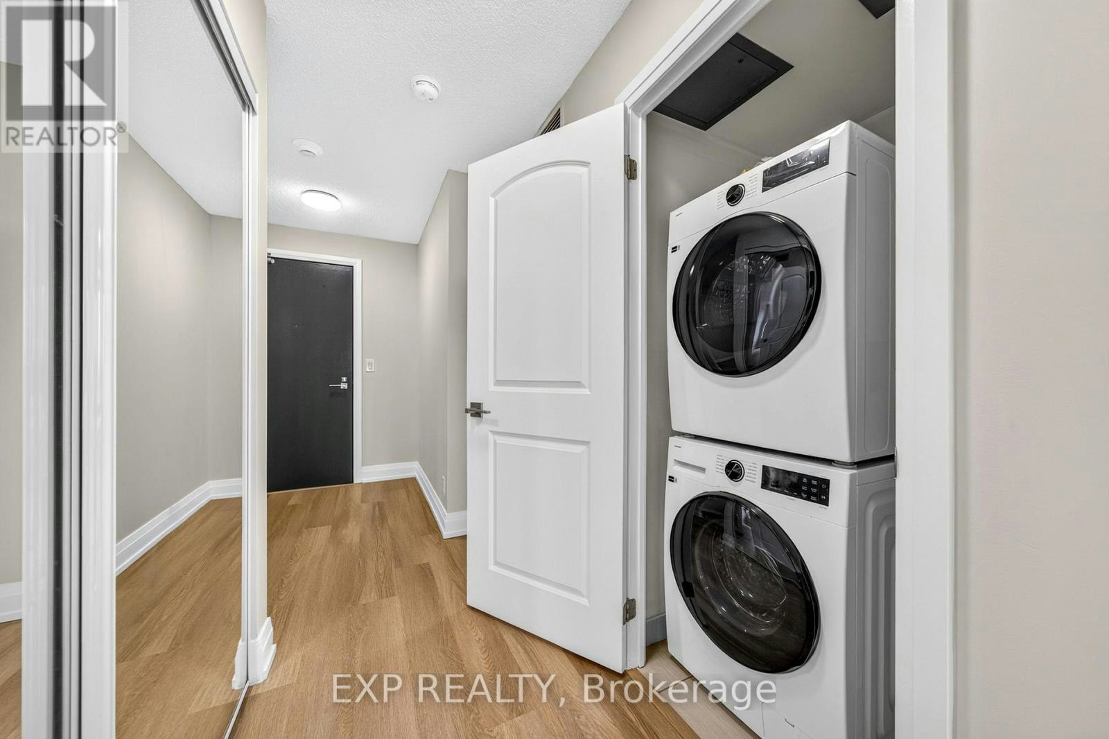 612-1 De Boers Drive, Toronto, ON, M3J 0G6 - 26
