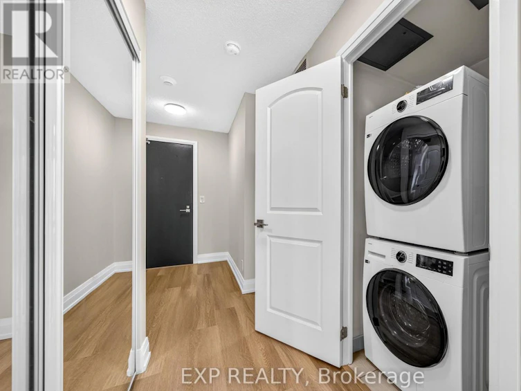 612-1 De Boers Drive, Toronto, ON, M3J 0G6 - 26