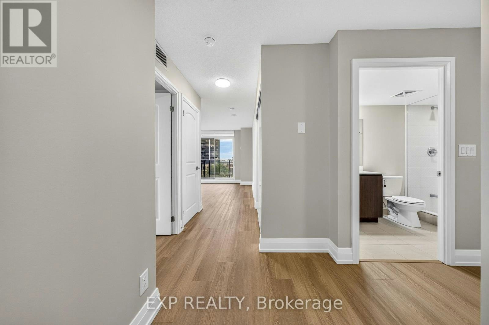 612-1 De Boers Drive, Toronto, ON, M3J 0G6 - 22