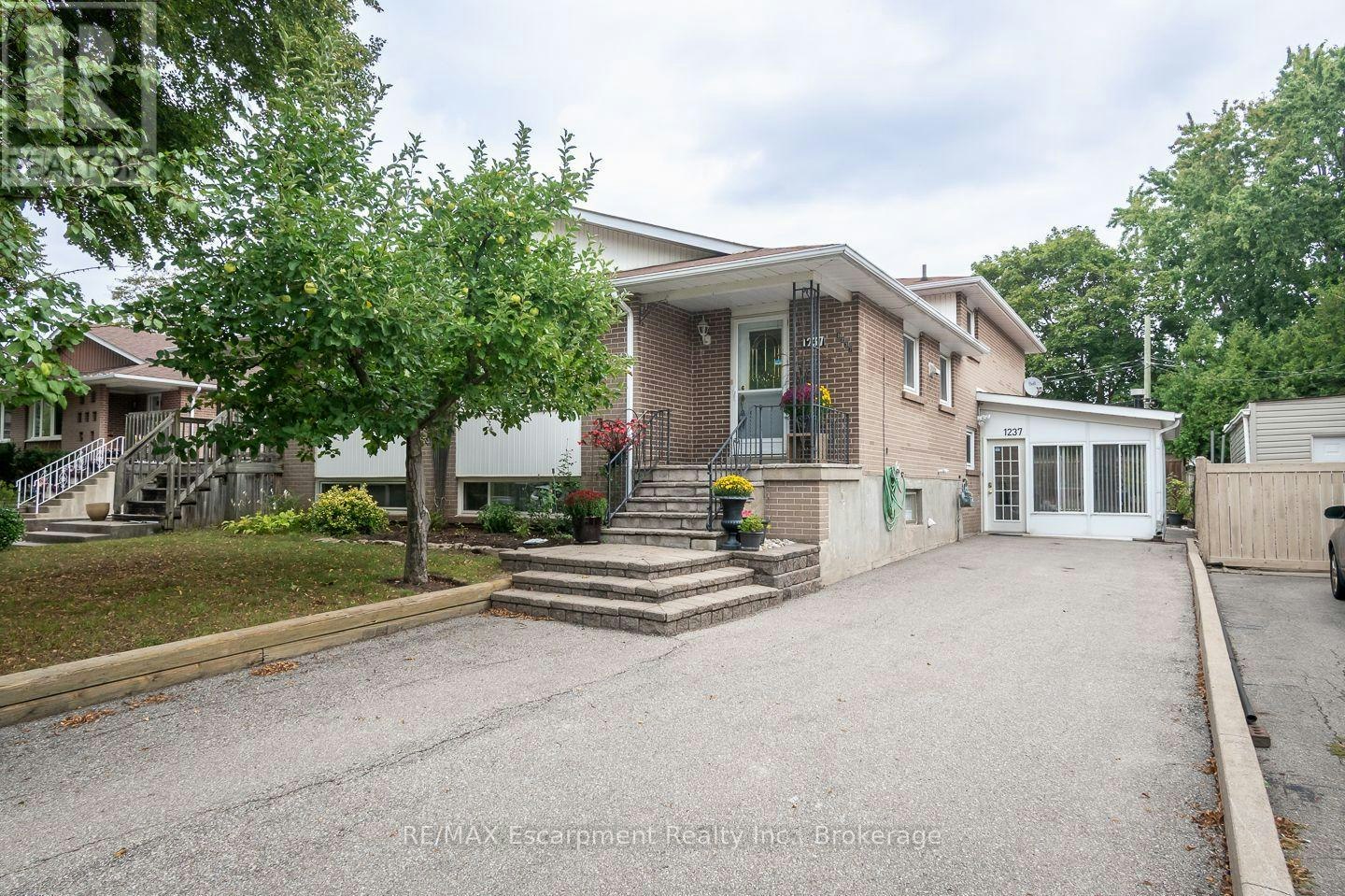 1237 Redbank Crescent, Oakville, ON, L6H 1Y4