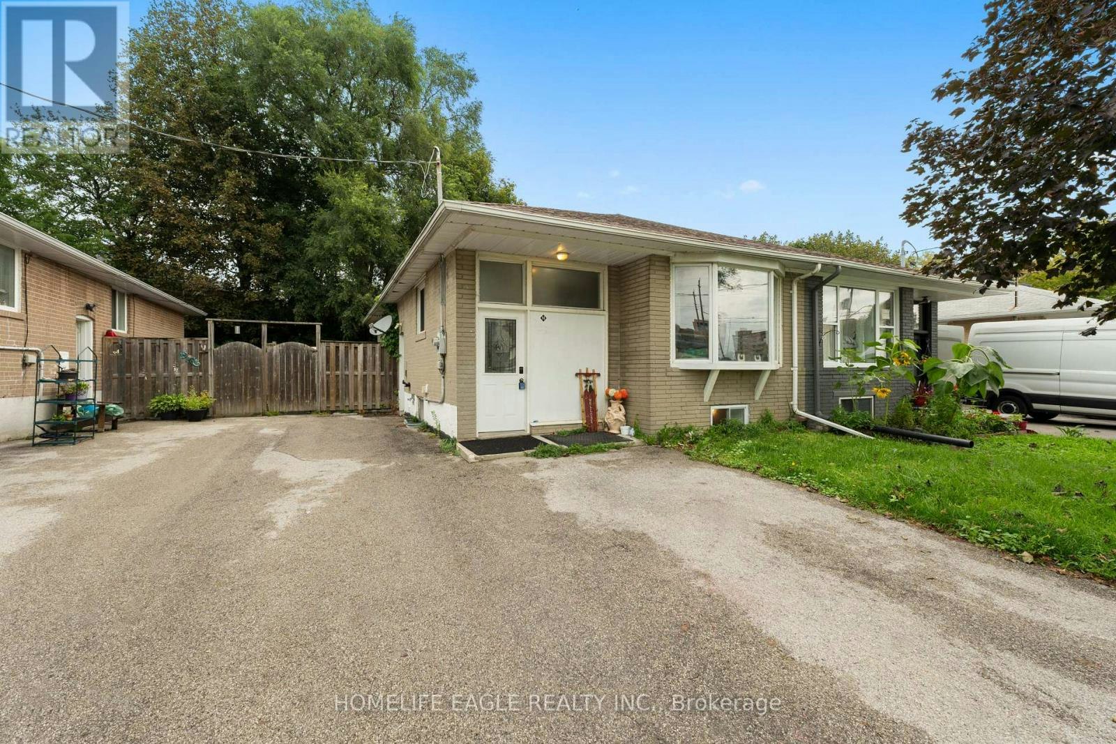 169 Penn Avenue, Newmarket, ON, L3Y 2S3
