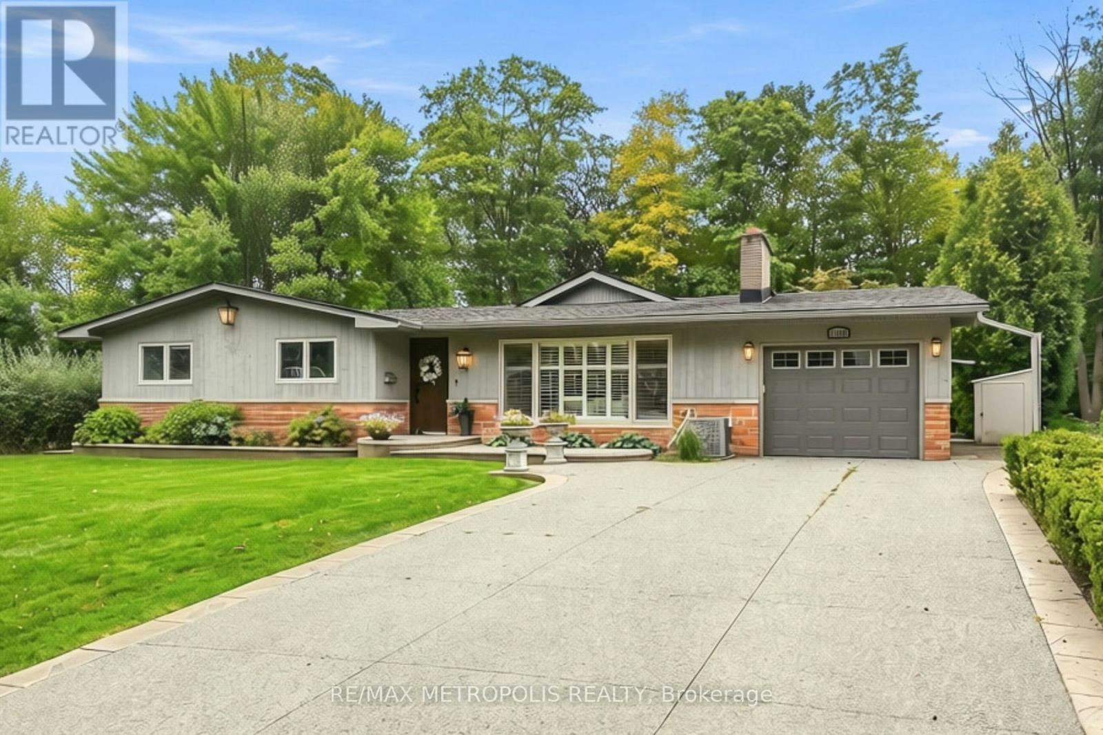 1228 Elgin Crescent, Oakville, ON, L6H 2J7