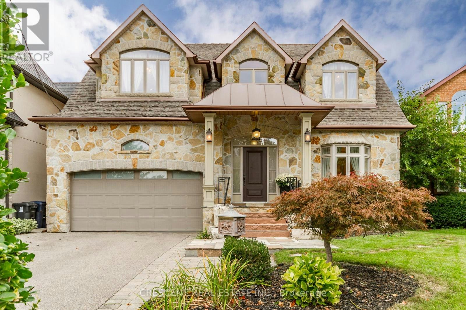 17 Agar Crescent, Toronto, ON, M9B 5A4