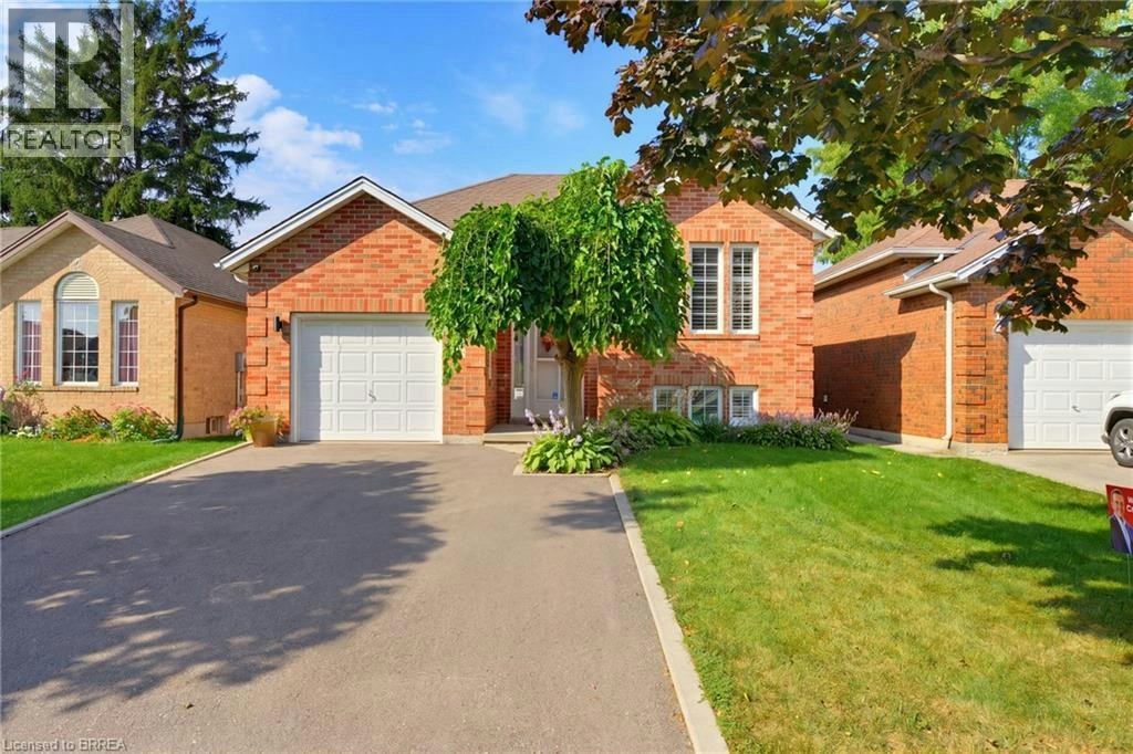 10 Noble Court, Brantford, ON, N3R 7Y5