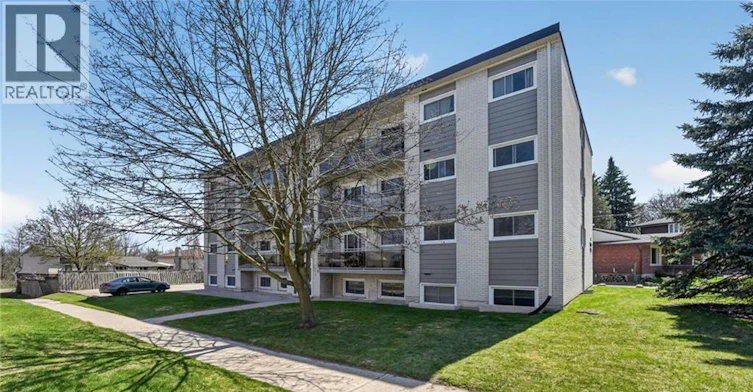 2-81 Kenwood Drive, Kitchener, ON, N2B 3H3