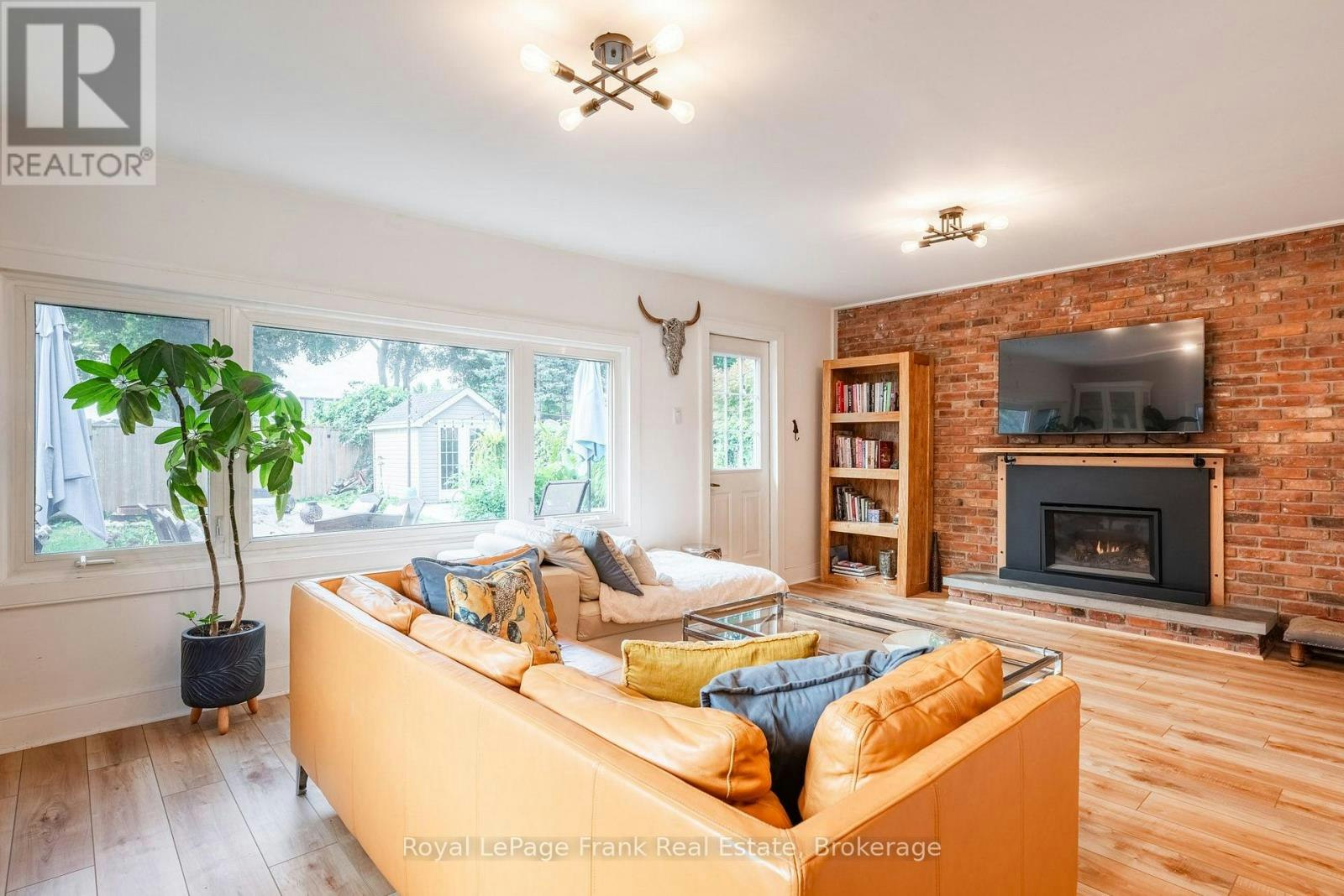 6254 Russell Street, Niagara Falls, ON, L2J 1P1