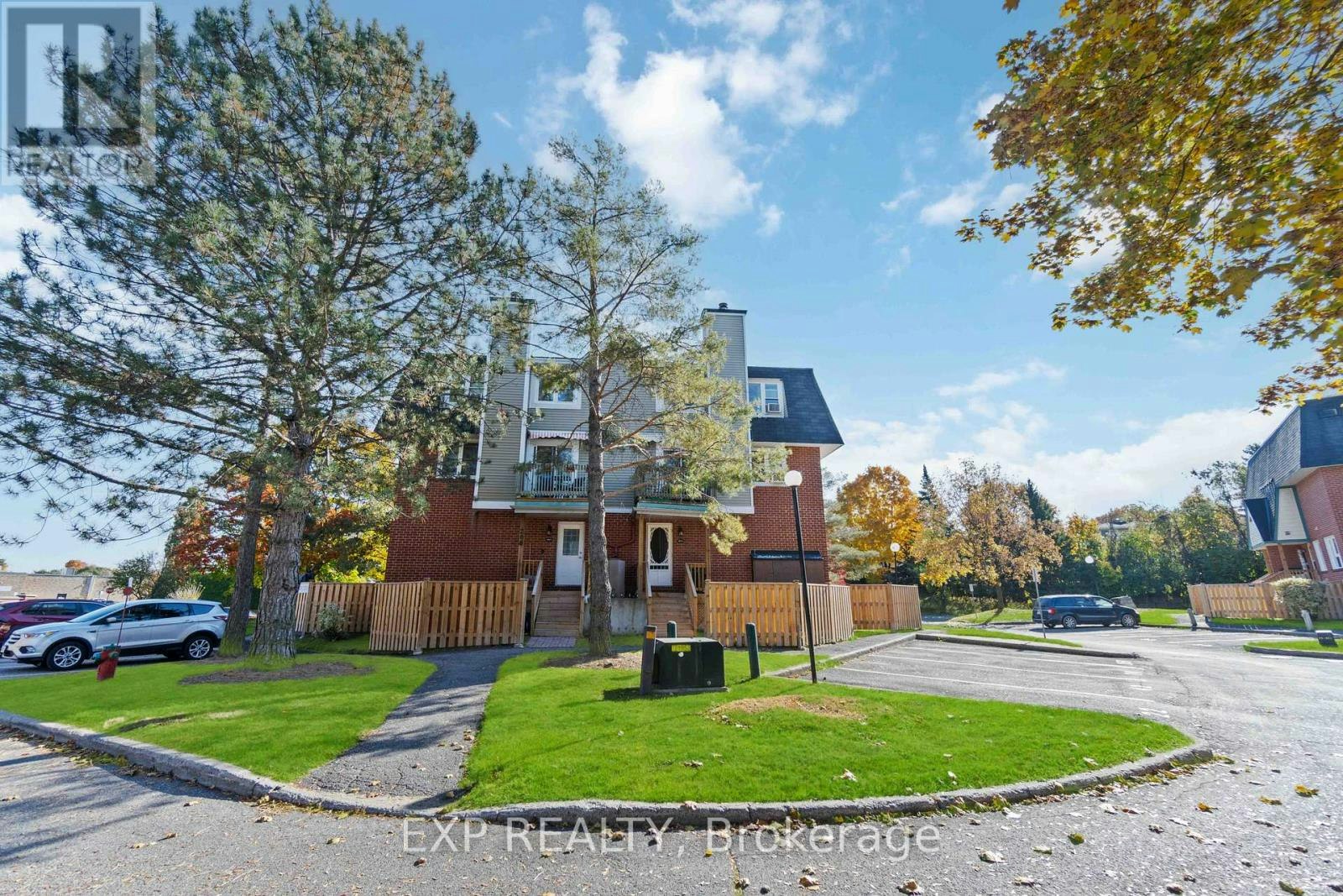 207-6 Terrace Drive, Ottawa, ON, K2H 9J2 - 2