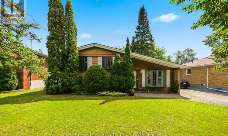 5 Benfrisco Crescent