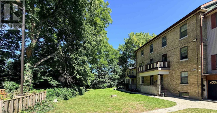 10-1 Waverley Place, London, ON, N6B 2C3