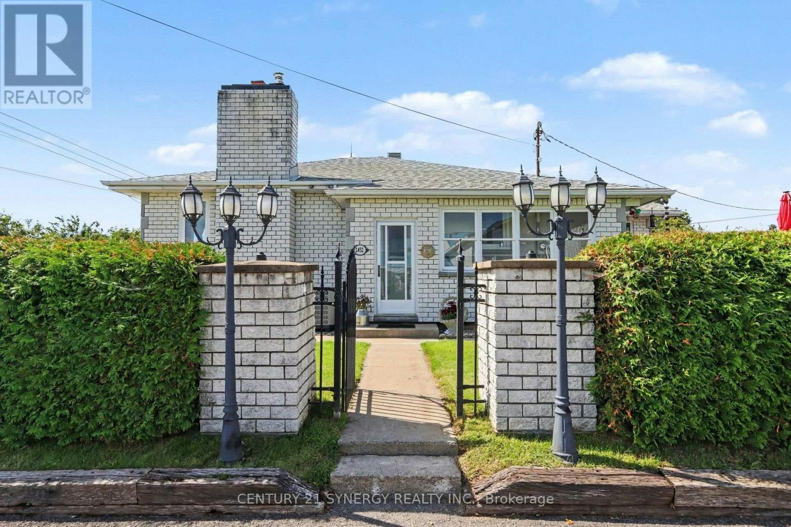 2452 Colonial Road, Ottawa, ON, K4B 1J1