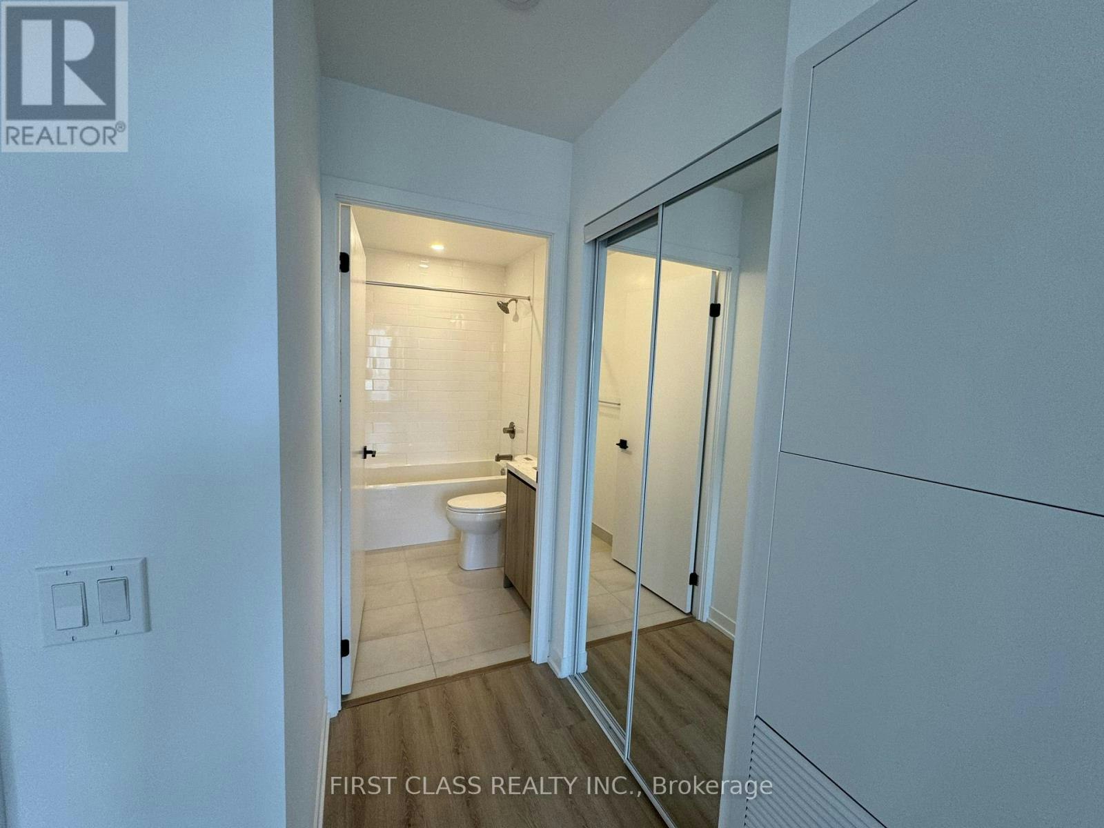 319 Jarvis Street, Toronto, ON, L3V 2A7 - 9
