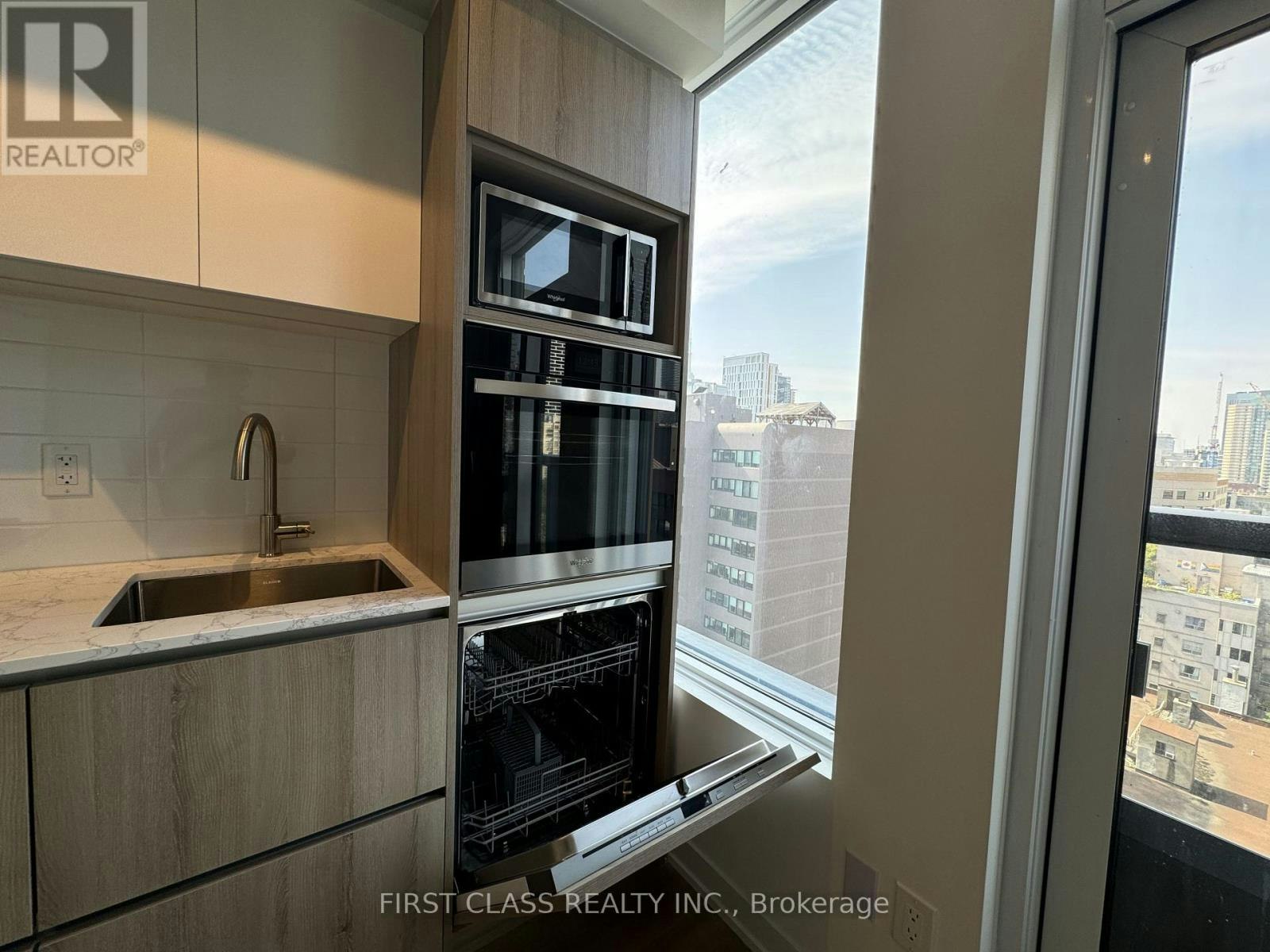 319 Jarvis Street, Toronto, ON, L3V 2A7 - 6