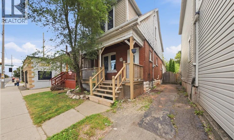 1082 Cannon Street E