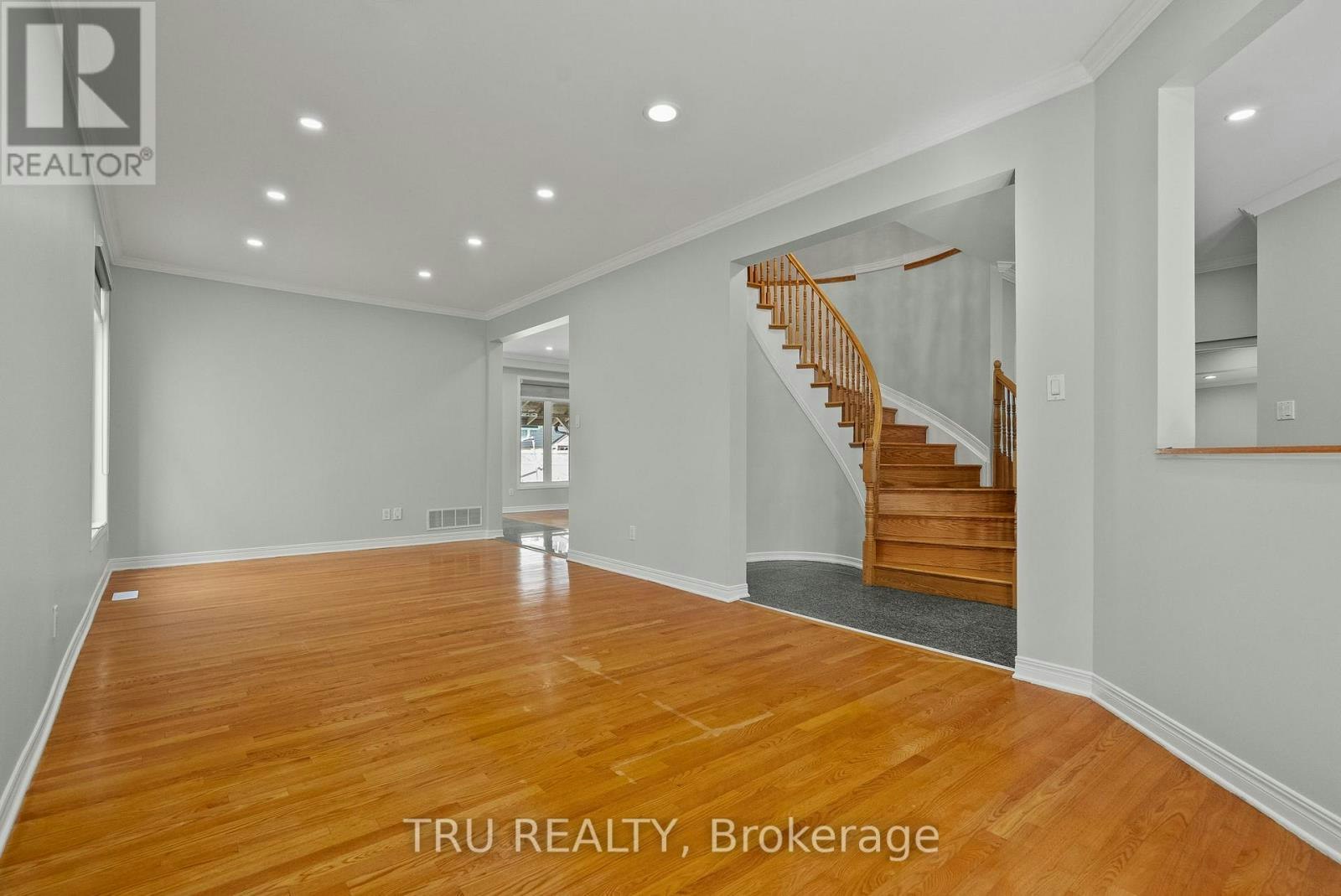 27 Upminster Way, Ottawa, ON, K2J 5H1 - 10