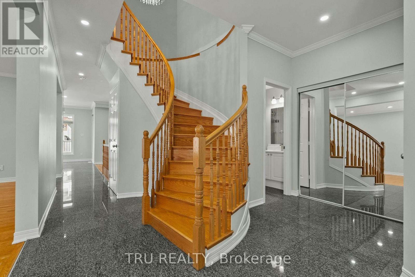27 Upminster Way, Ottawa, ON, K2J 5H1 - 7