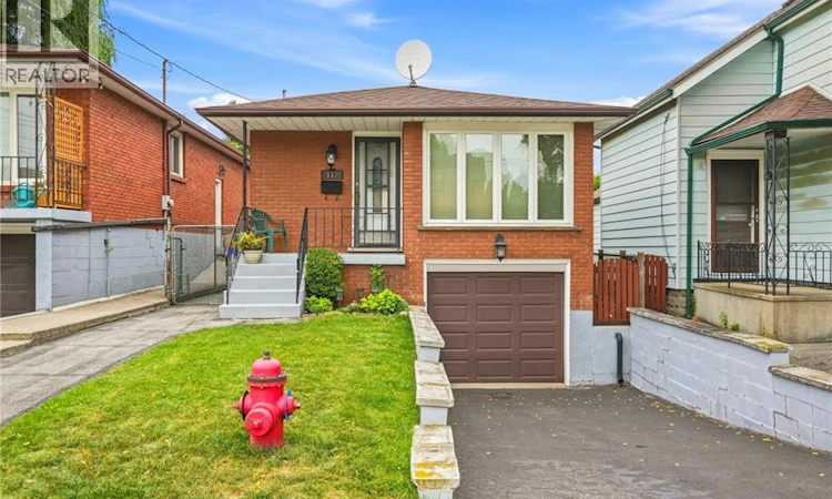 137 Picton Street E