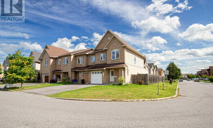 163 Silvermoon Crescent