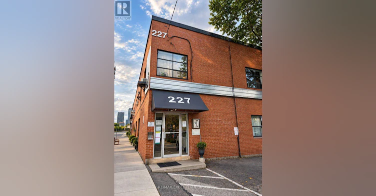 202-227 Sterling Road E, Toronto, ON, M6P 3L4