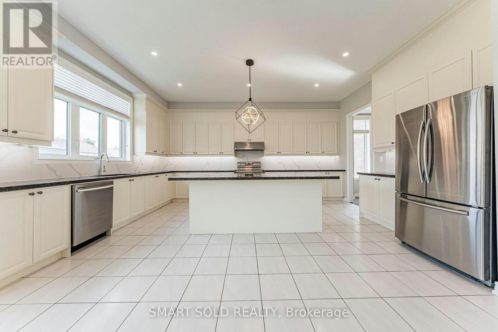 56 Redmond Crescent, Springwater, ON, L9X 2A2 - 11
