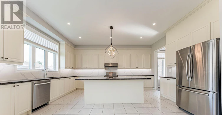 56 Redmond Crescent, Springwater, ON, L9X 2A2 - 11