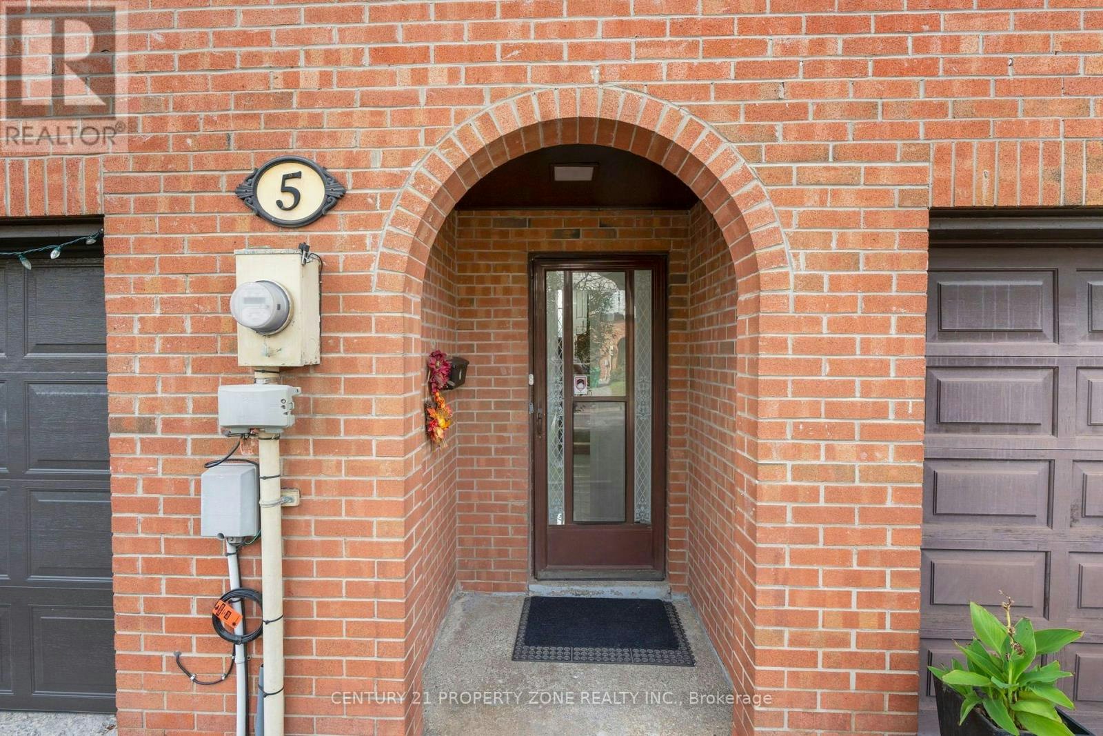 5 Briar Path, Brampton, ON, L6T 2A2