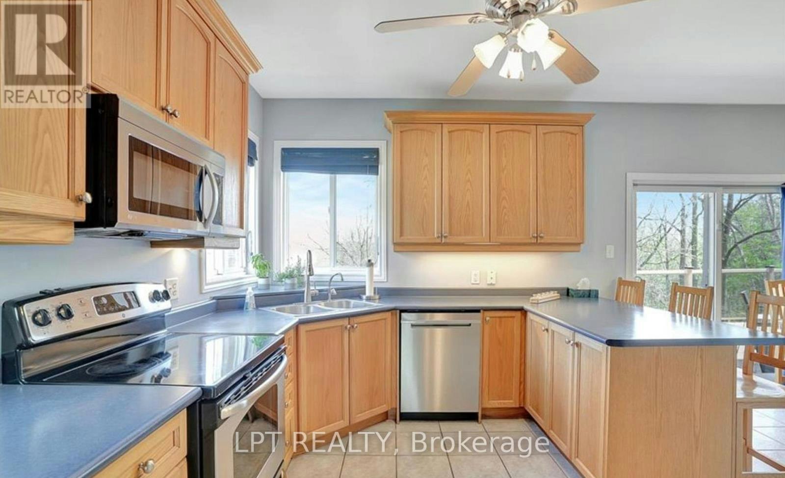 32 Apple Ridge Drive W, Kitchener, ON, N2P 2S2 - 11