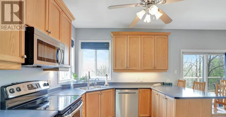 32 Apple Ridge Drive W, Kitchener, ON, N2P 2S2 - 11